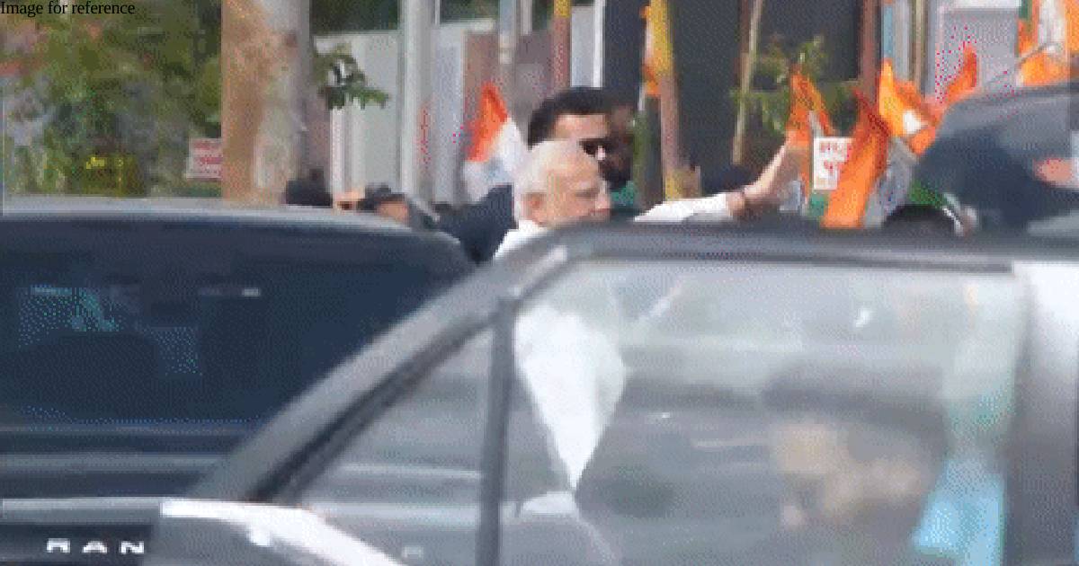 PM Modi receives warm welcome in Bhuj, holds roadshow